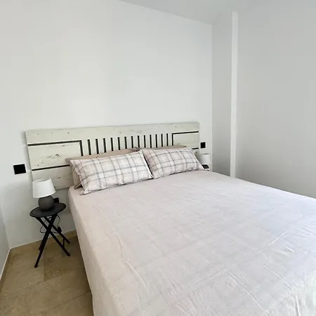 Modern By & Old Town With Pool * 埃斯特波纳